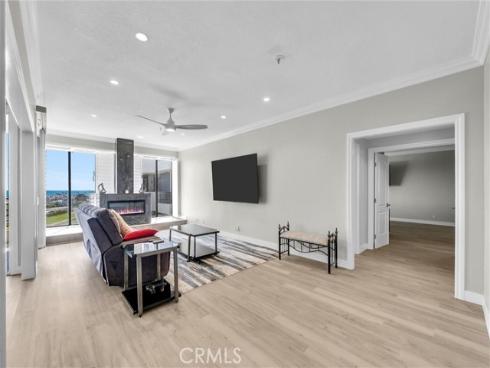 270 Cagney 207 , Newport Beach, CA