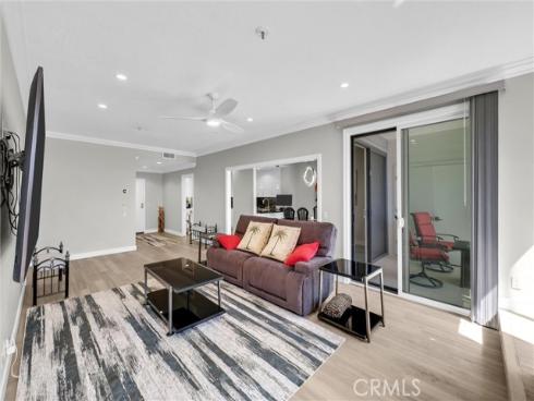 270 Cagney 207 , Newport Beach, CA