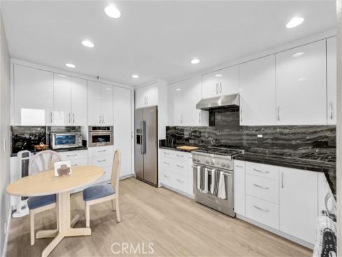 270 Cagney 207 , Newport Beach, CA
