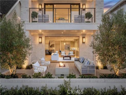 225  Diamond  , Newport Beach, CA