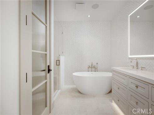 225  Diamond  , Newport Beach, CA