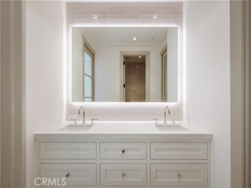 225  Diamond  , Newport Beach, CA