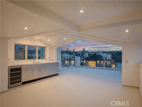 225  Diamond  , Newport Beach, CA