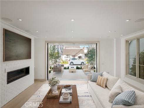 225  Diamond  , Newport Beach, CA