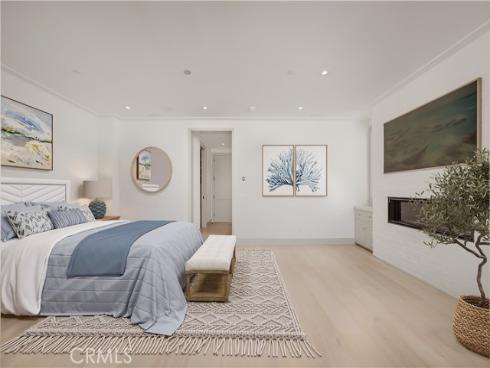 225  Diamond  , Newport Beach, CA