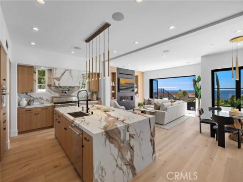 28 Surfspray Bluff , Newport Coast, CA