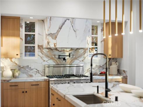 28 Surfspray Bluff , Newport Coast, CA