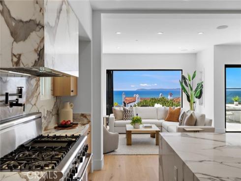 28 Surfspray Bluff , Newport Coast, CA
