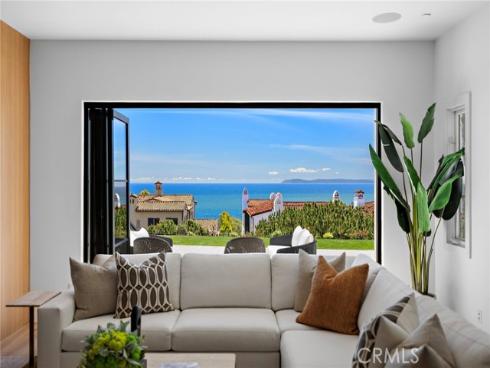 28 Surfspray Bluff , Newport Coast, CA