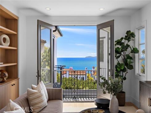 28 Surfspray Bluff , Newport Coast, CA