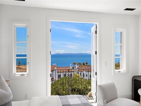 28 Surfspray Bluff , Newport Coast, CA
