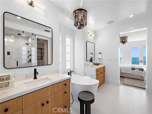 28 Surfspray Bluff , Newport Coast, CA