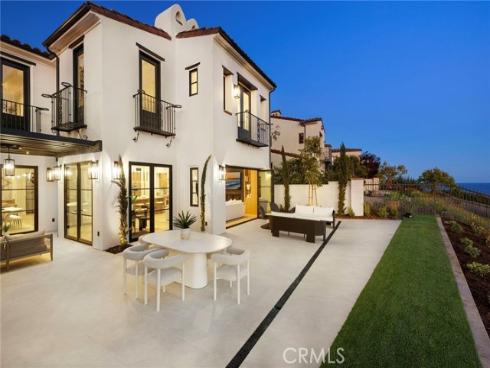 28 Surfspray Bluff , Newport Coast, CA