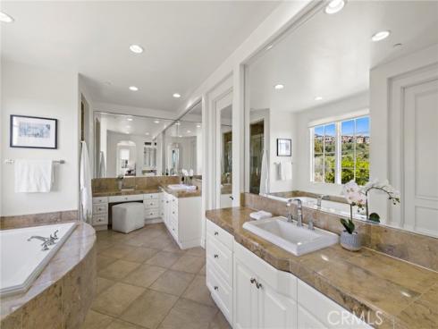 28 Sandy Cv , Newport Coast, CA