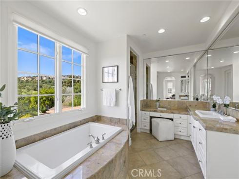28 Sandy Cv , Newport Coast, CA