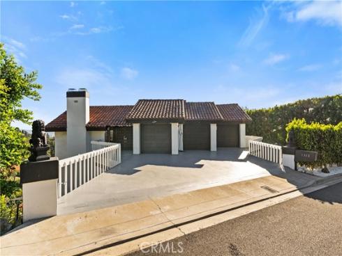 1312 Peacock Hill
