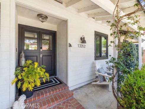 13352 Fairmont Way, North Tustin, CA