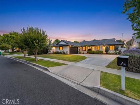 13352 Fairmont Way, North Tustin, CA
