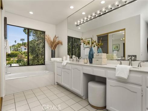 1281 Country Hills , North Tustin, CA