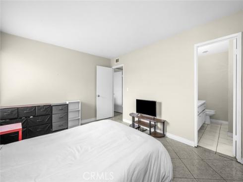 700 W La Veta , Orange, CA