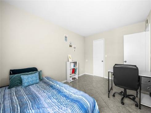 700 W La Veta , Orange, CA