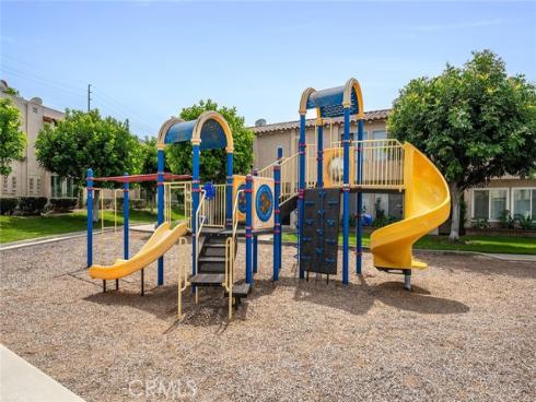 700 W La Veta , Orange, CA