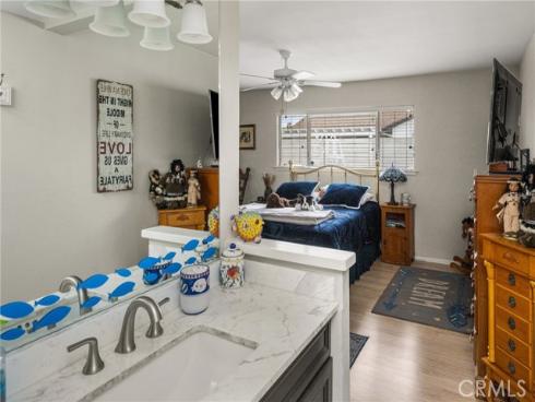 915 E La Veta Avenue , Orange, CA