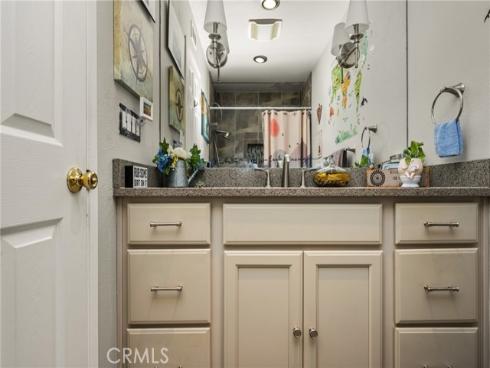 915 E La Veta Avenue , Orange, CA