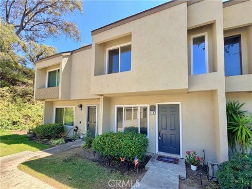 245 N. Singingwood Street 11