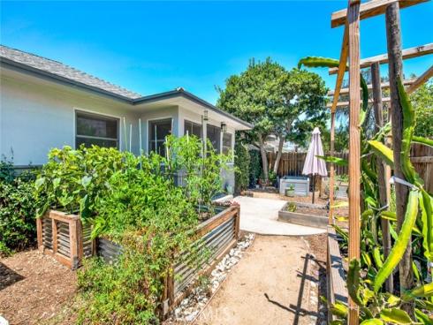 1135 W 10th Street, Santa Ana, CA