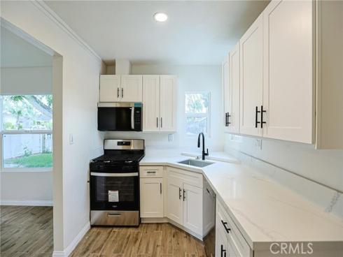 122 N Bewley Street, Santa Ana, CA