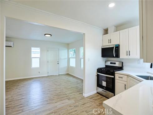 122 N Bewley Street, Santa Ana, CA
