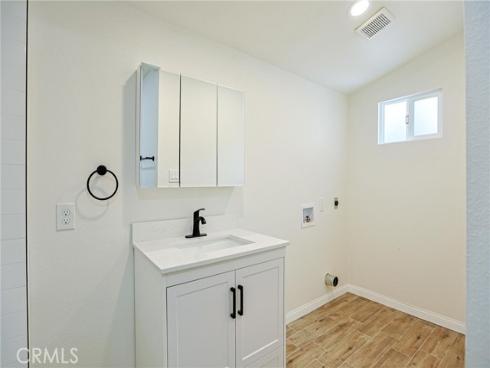 122 N Bewley Street, Santa Ana, CA