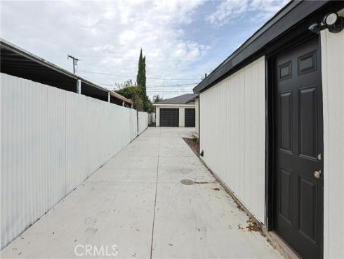 122 N Bewley Street, Santa Ana, CA