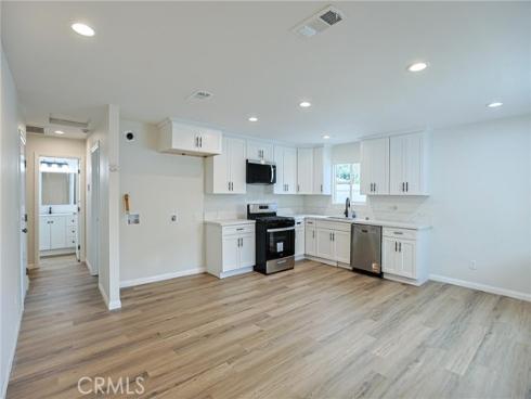 122 N Bewley Street, Santa Ana, CA