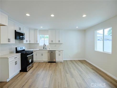 122 N Bewley Street, Santa Ana, CA