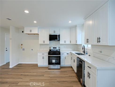 122 N Bewley Street, Santa Ana, CA