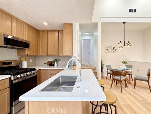 2720 W Segerstrom D , Santa Ana, CA