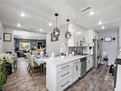 813 E Chestnut , Santa Ana, CA