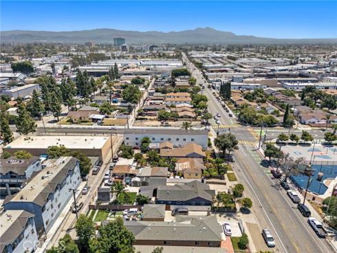 813 E Chestnut , Santa Ana, CA