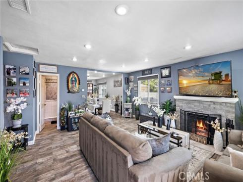 813 E Chestnut , Santa Ana, CA
