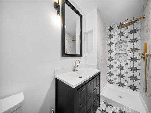 2031 S Center Street , Santa Ana, CA