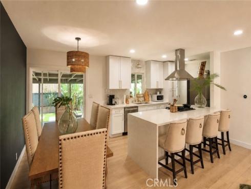 913 E Myrtle St , Santa Ana, CA