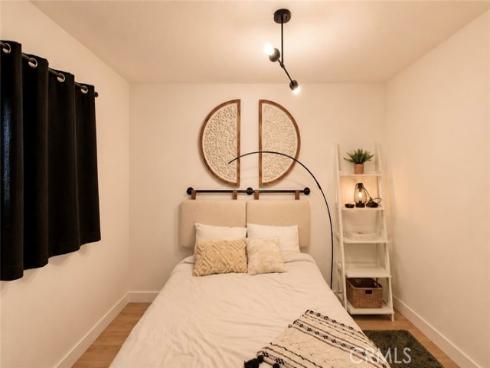 913 E Myrtle St , Santa Ana, CA
