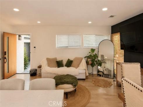 913 E Myrtle St , Santa Ana, CA