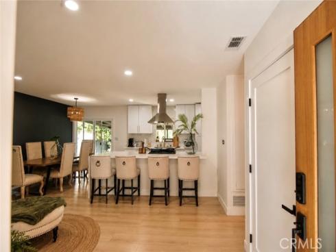 913 E Myrtle St , Santa Ana, CA