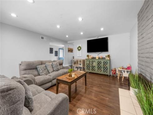 1806 W Camden , Santa Ana, CA