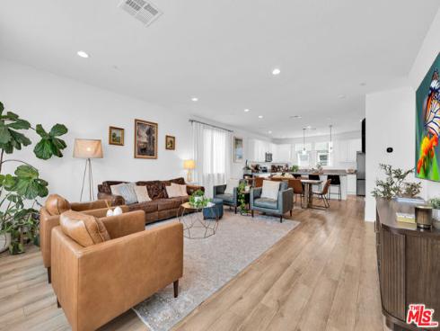 924 E 3rd Street, Santa Ana, CA
