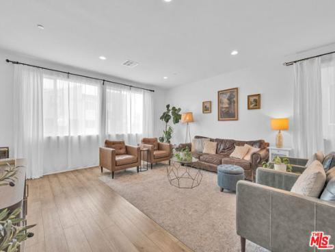 924 E 3rd Street, Santa Ana, CA