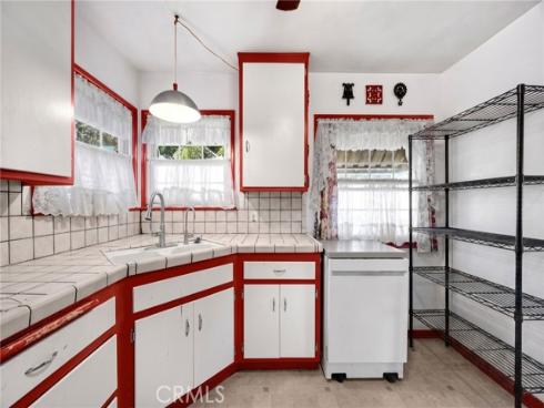 1517 W Borchard Avenue, Santa Ana, CA